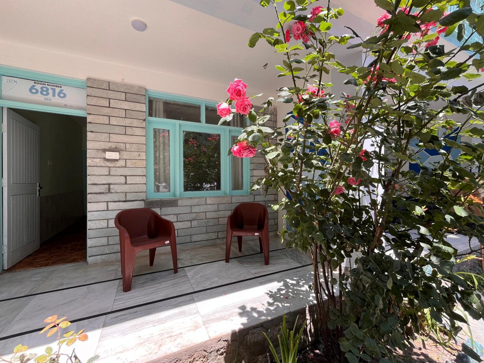 Resort Apple Flower By Rohtang Family Hotels- Balcony & Mountain View, Near Mall Road, Personal Parking - Manali (Himachal Pradesh) — Photos 1